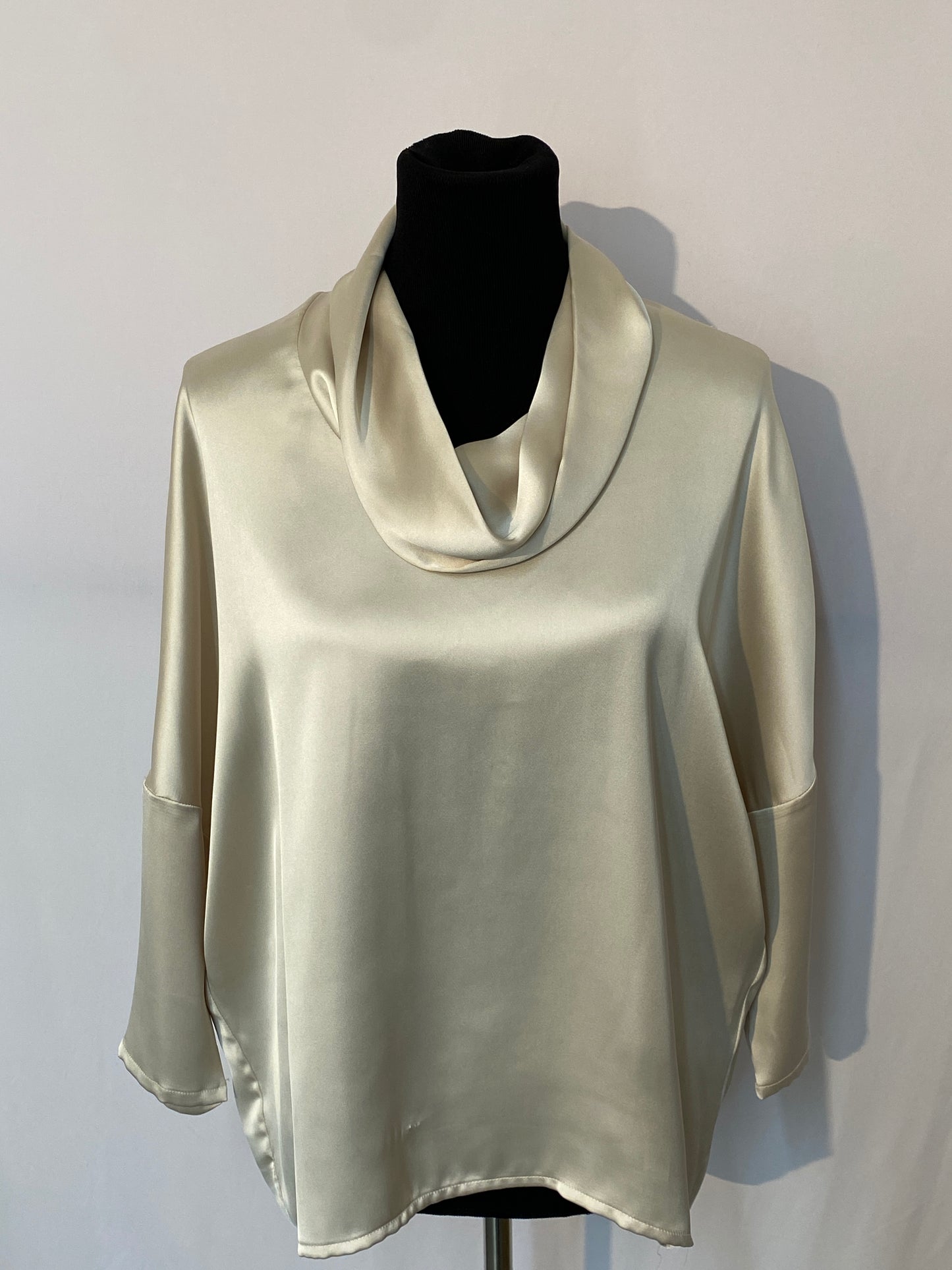 Button Back Loose Turtleneck Satin Sweater